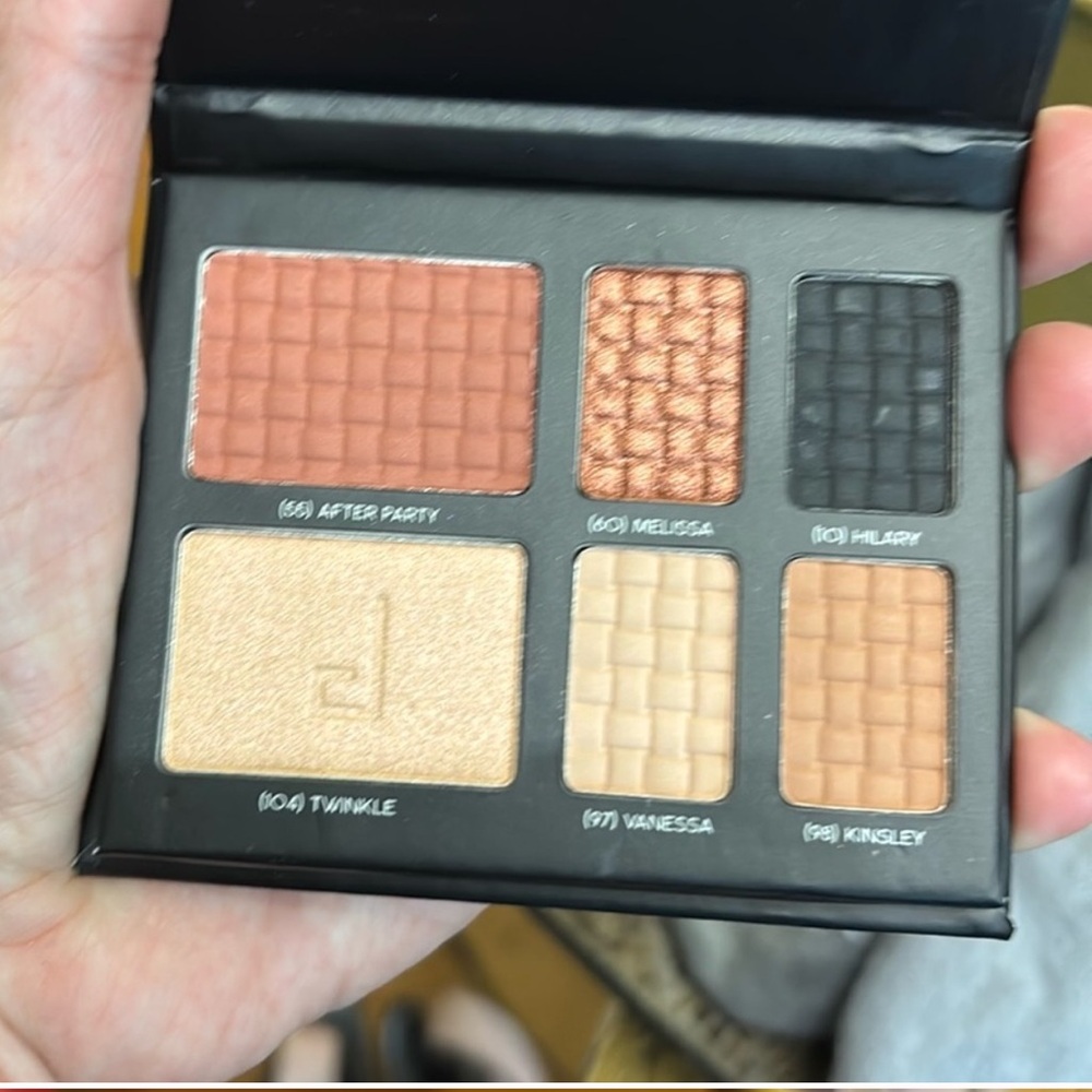 Doucce Eyeshadow Palette
